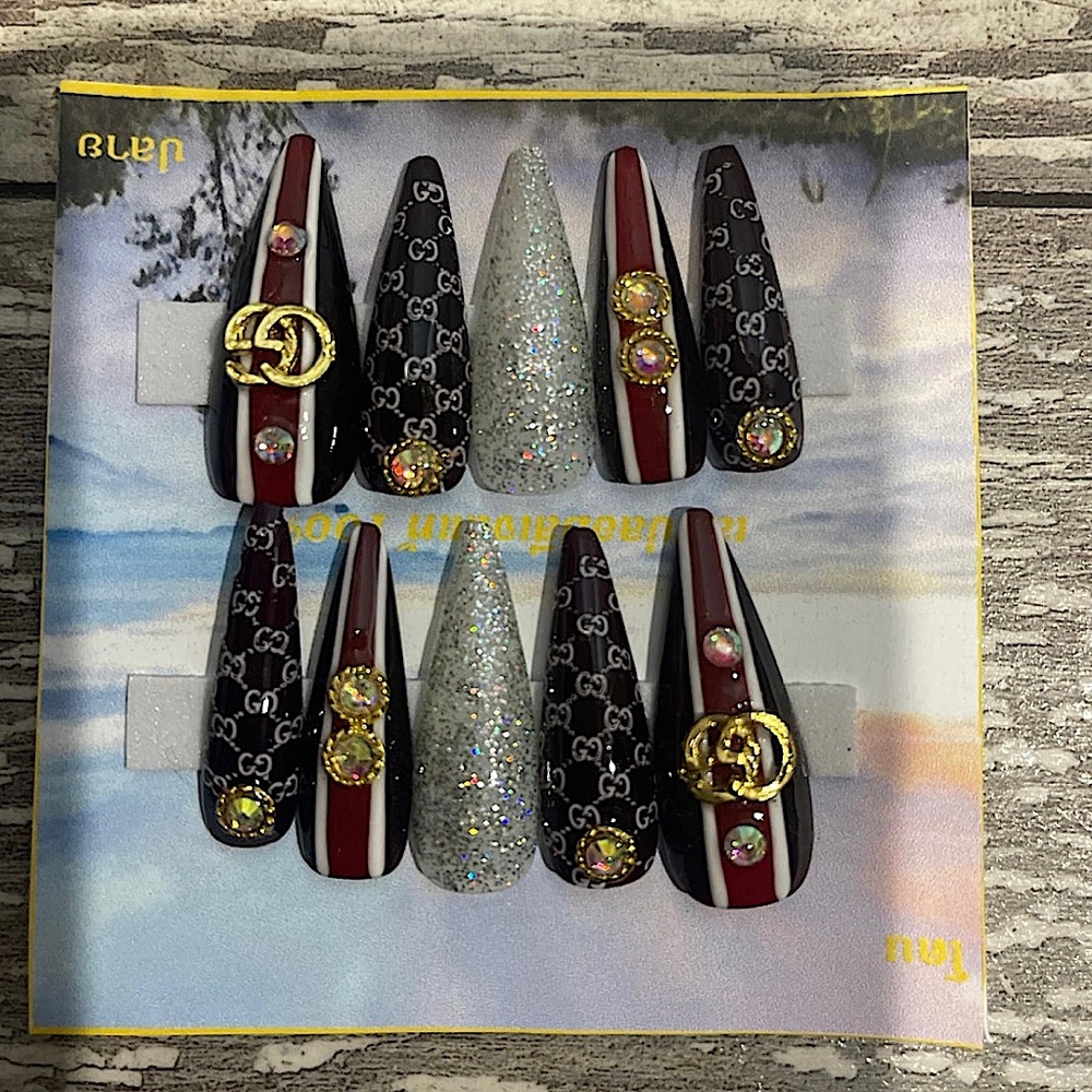 Press on nails